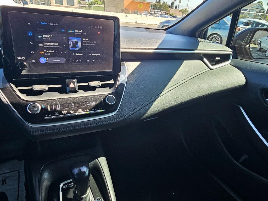 Toyota Corolla Vehicle Full-screen Gallery Image 30
