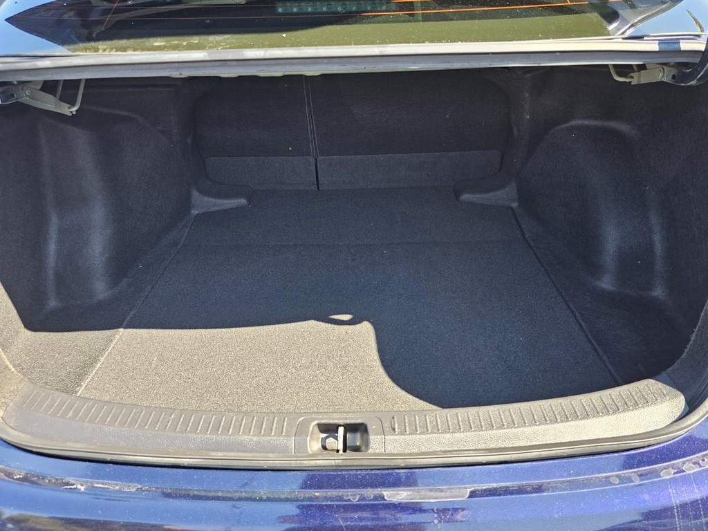 Toyota Corolla Vehicle Full-screen Gallery Image 33