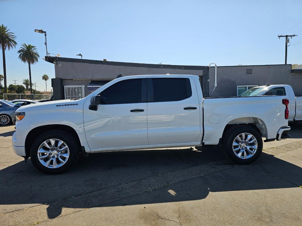 Chevrolet Silverado 1500 Vehicle Full-screen Gallery Image 2