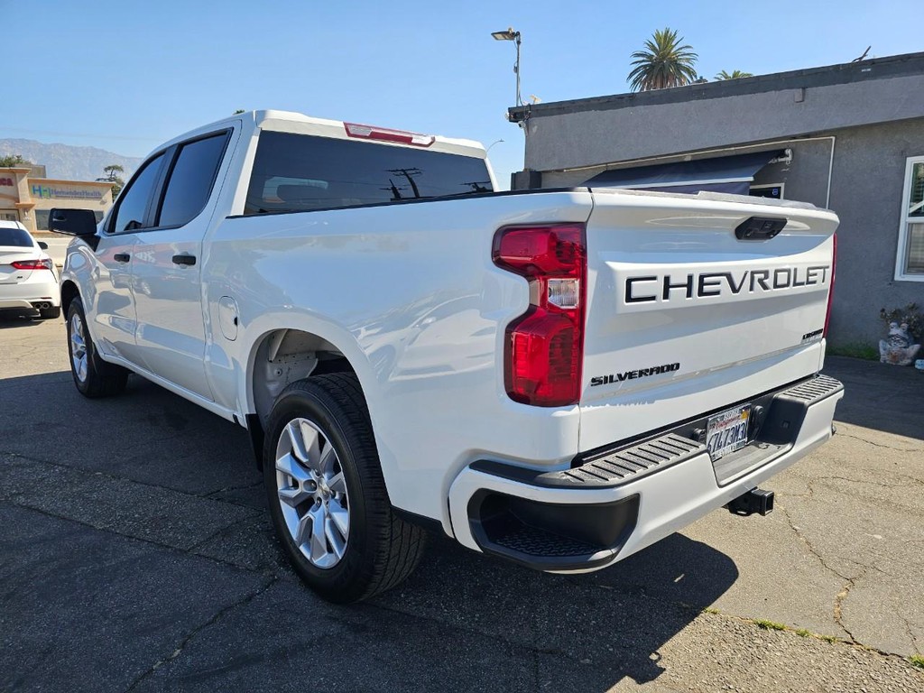 Chevrolet Silverado 1500 Vehicle Full-screen Gallery Image 3