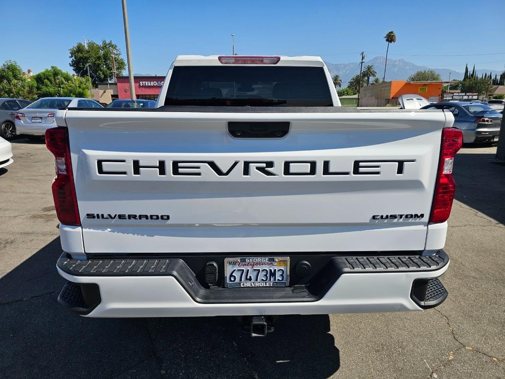 Chevrolet Silverado 1500 Vehicle Full-screen Gallery Image 4