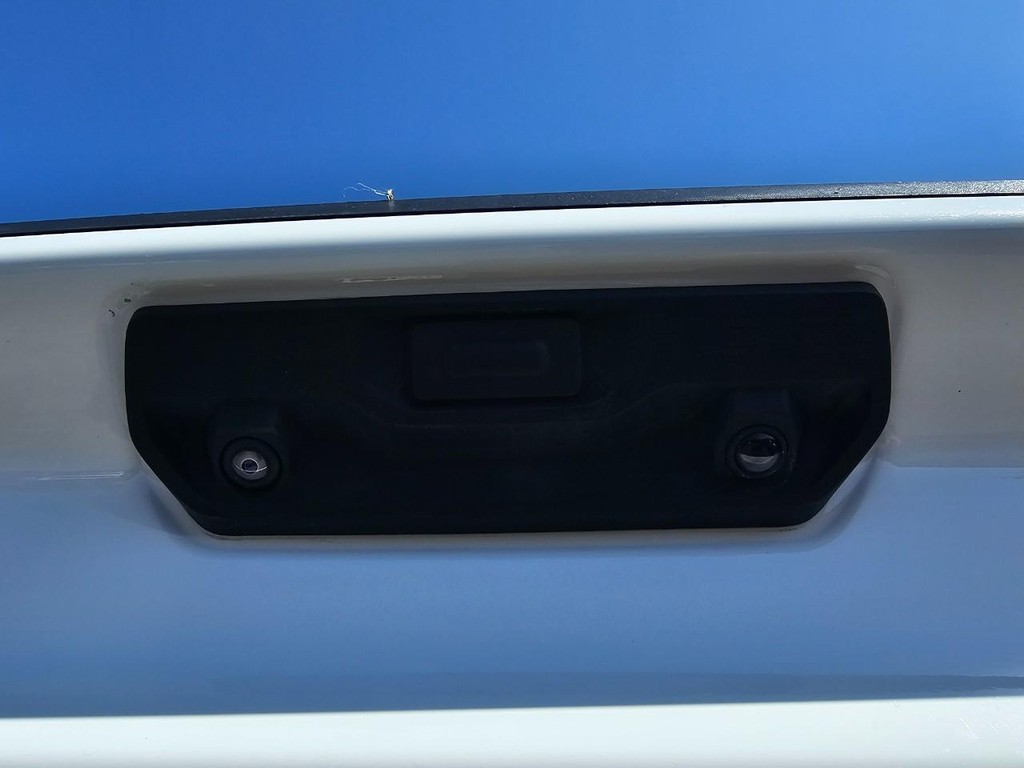 Chevrolet Silverado 1500 Vehicle Full-screen Gallery Image 13