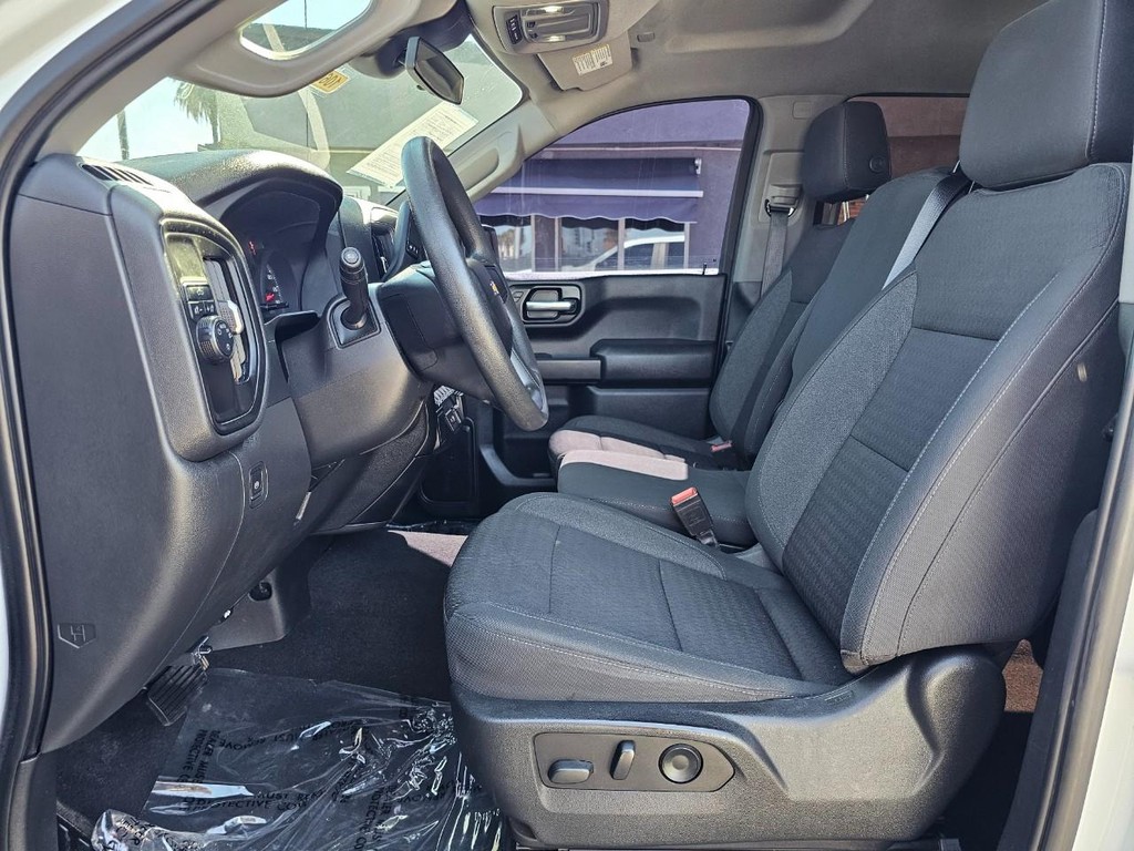 Chevrolet Silverado 1500 Vehicle Full-screen Gallery Image 17