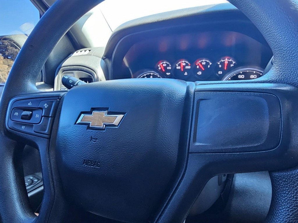 Chevrolet Silverado 1500 Vehicle Full-screen Gallery Image 21