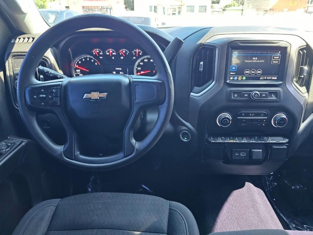 Chevrolet Silverado 1500 Vehicle Full-screen Gallery Image 27