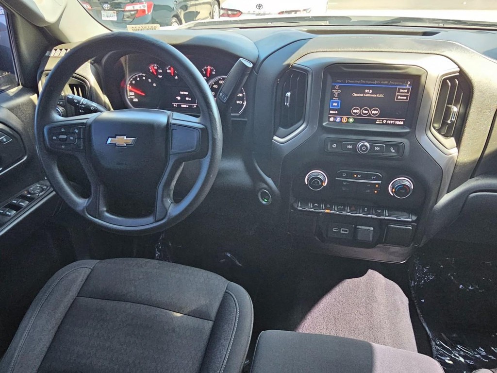 Chevrolet Silverado 1500 Vehicle Full-screen Gallery Image 29