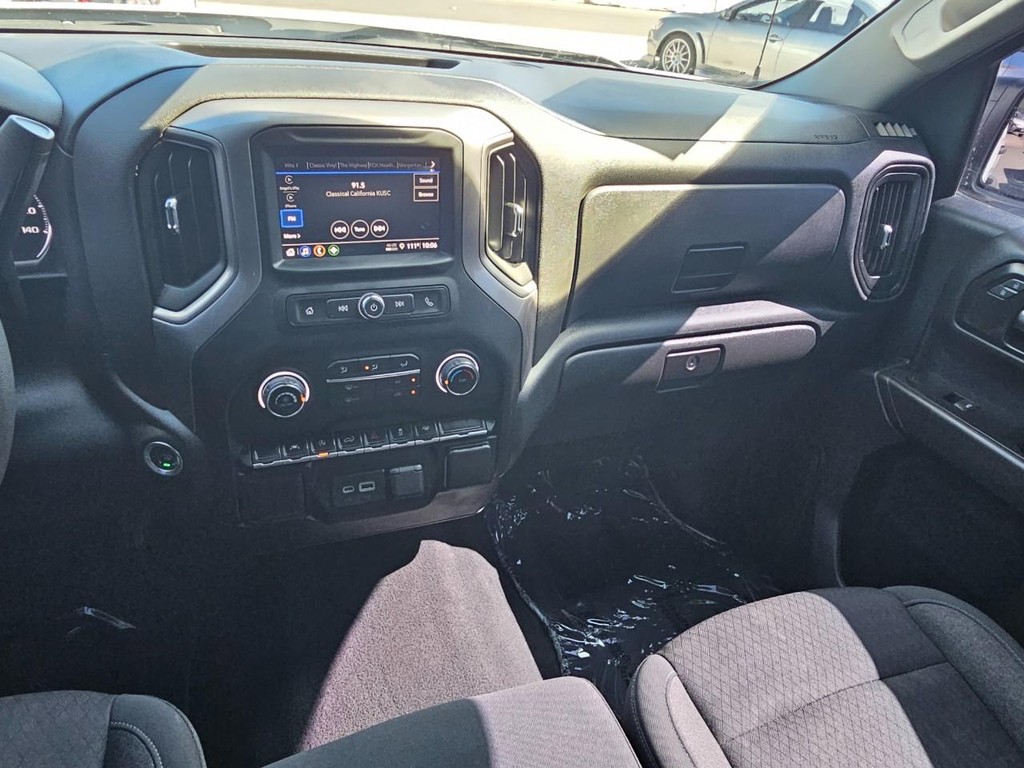 Chevrolet Silverado 1500 Vehicle Full-screen Gallery Image 30