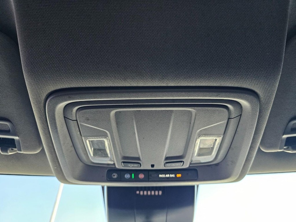 Chevrolet Silverado 1500 Vehicle Full-screen Gallery Image 31