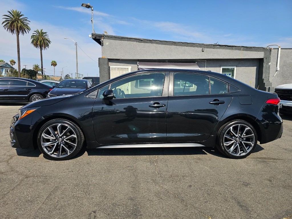 Toyota Corolla Vehicle Full-screen Gallery Image 2