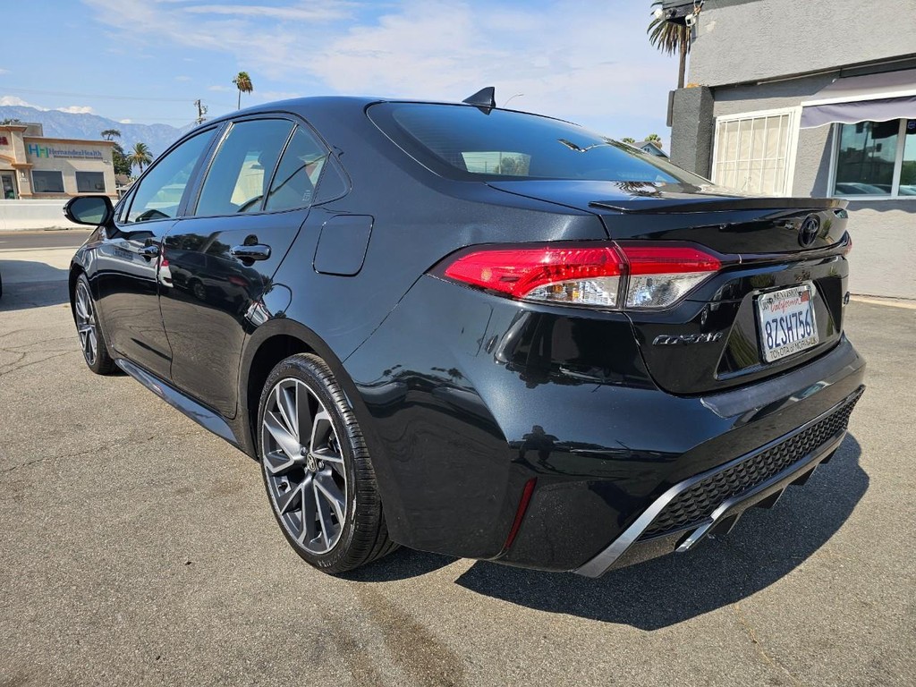 Toyota Corolla Vehicle Full-screen Gallery Image 3