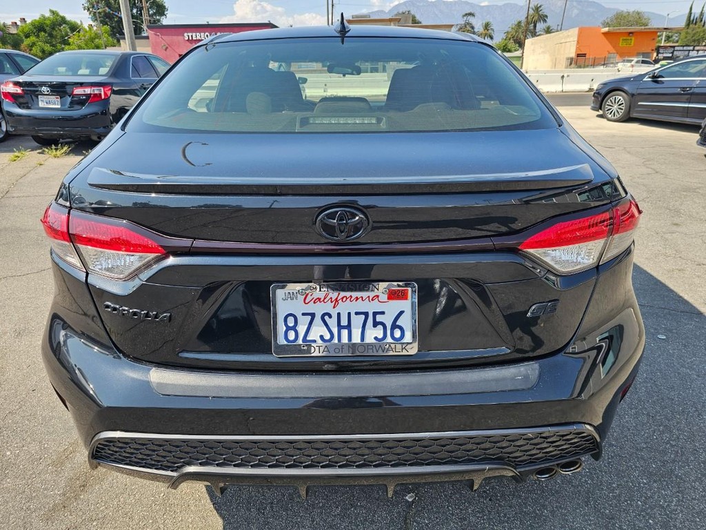 Toyota Corolla Vehicle Full-screen Gallery Image 4