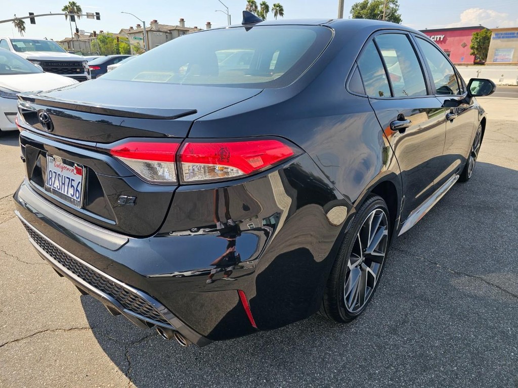 Toyota Corolla Vehicle Full-screen Gallery Image 5