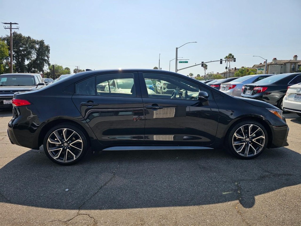 Toyota Corolla Vehicle Full-screen Gallery Image 6