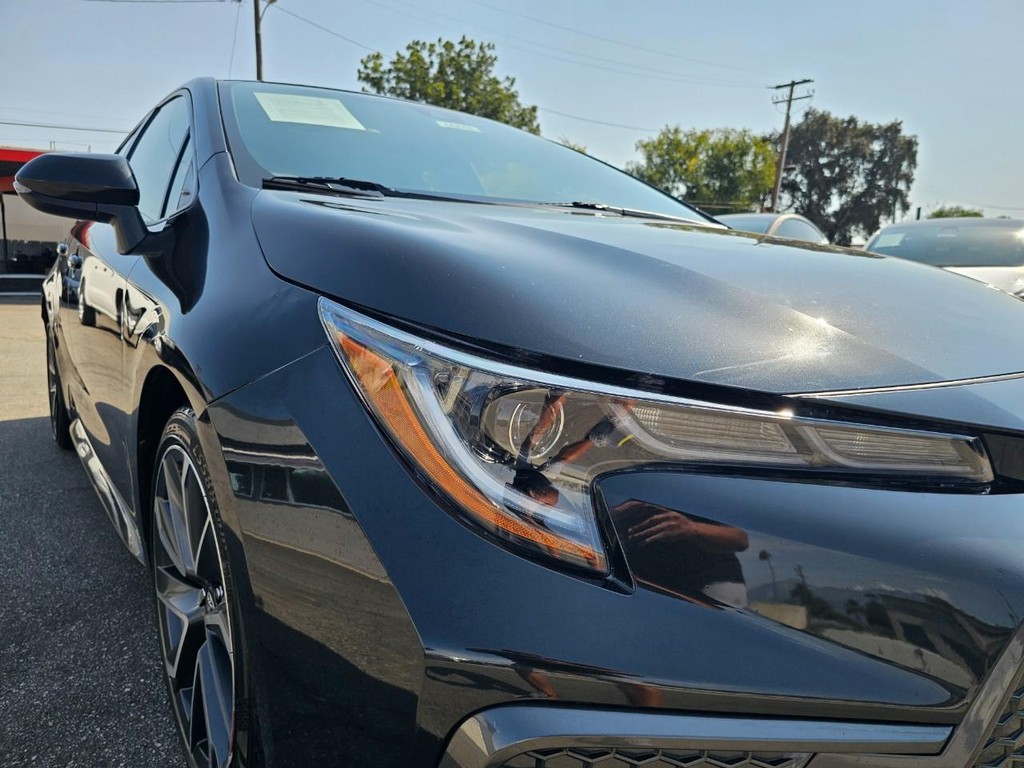 Toyota Corolla Vehicle Full-screen Gallery Image 9