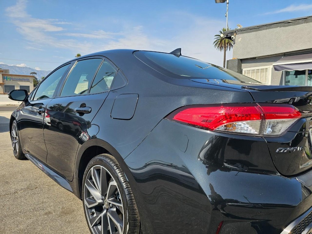 Toyota Corolla Vehicle Full-screen Gallery Image 11
