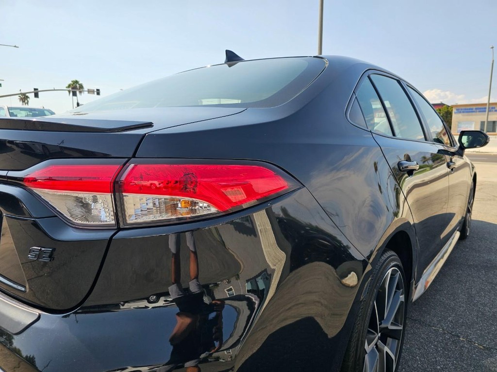 Toyota Corolla Vehicle Full-screen Gallery Image 12