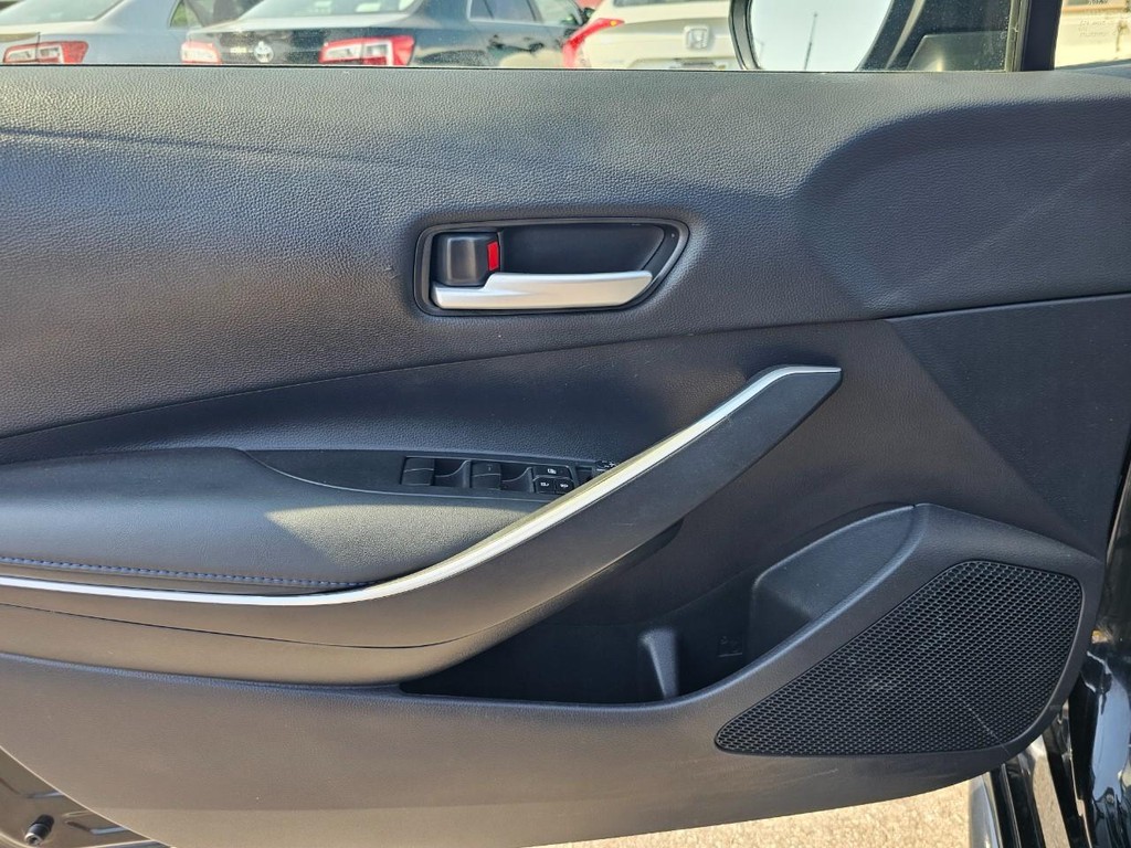 Toyota Corolla Vehicle Full-screen Gallery Image 15