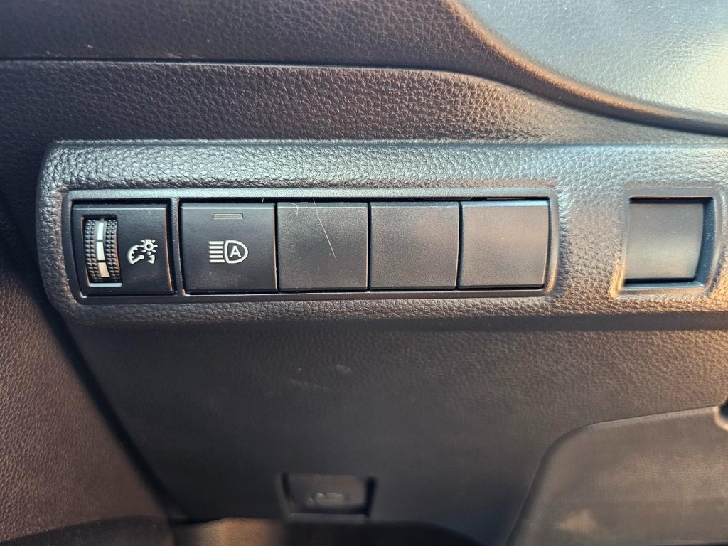 Toyota Corolla Vehicle Full-screen Gallery Image 17