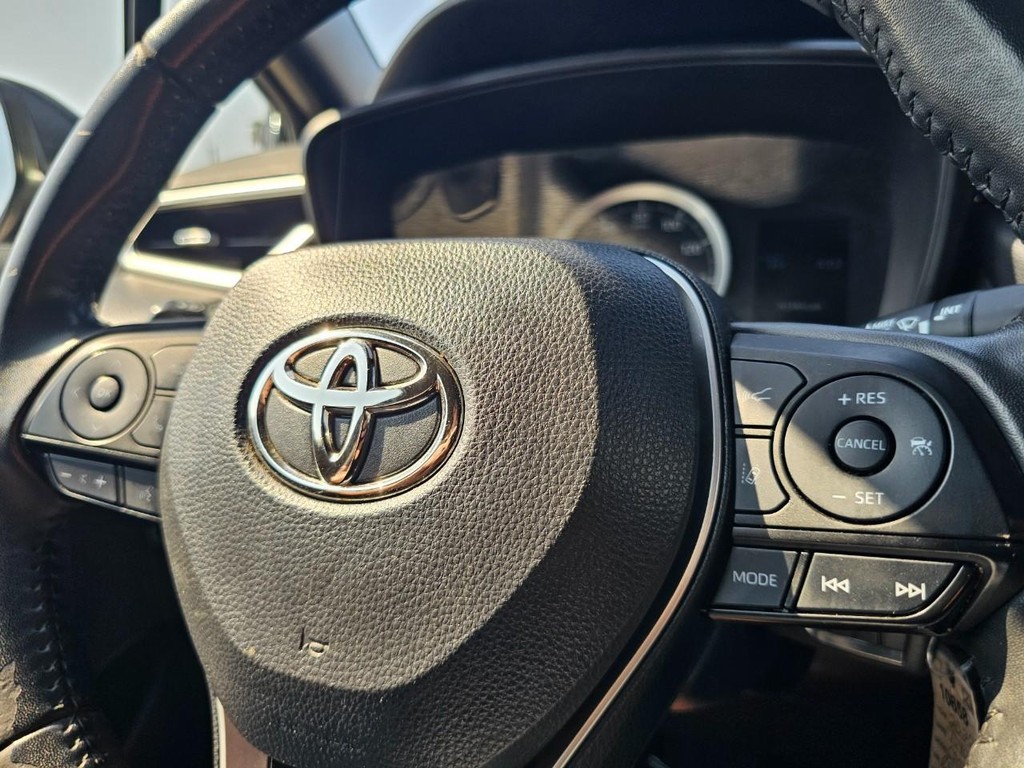 Toyota Corolla Vehicle Full-screen Gallery Image 19