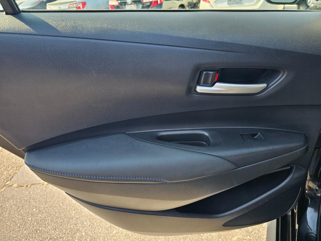Toyota Corolla Vehicle Full-screen Gallery Image 23