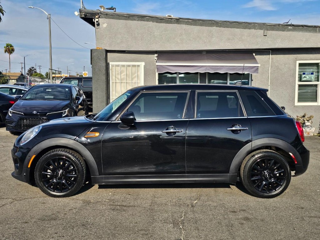 MINI Hardtop 4 Door Vehicle Full-screen Gallery Image 03