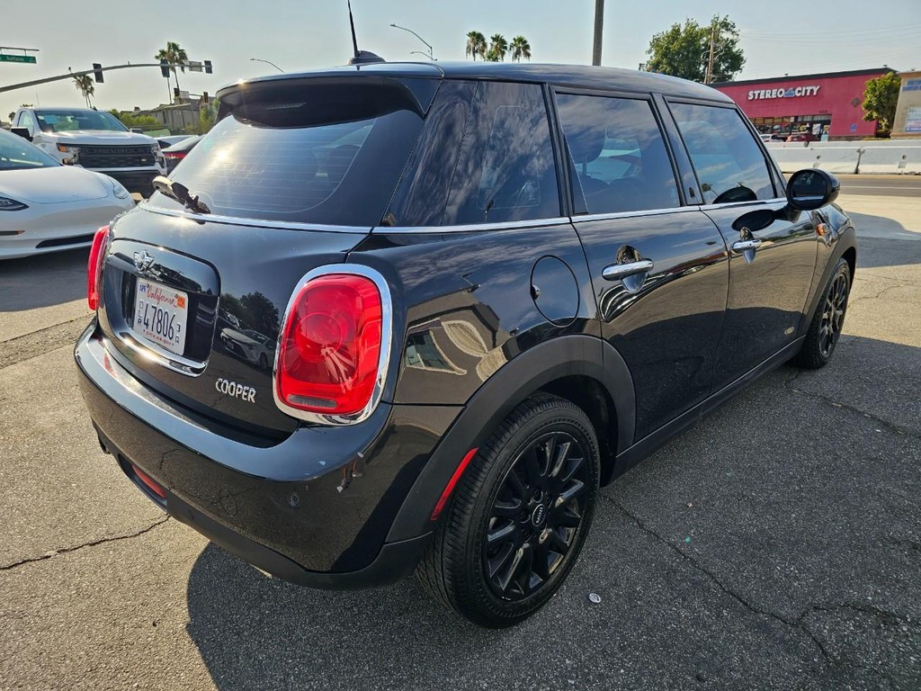 MINI Hardtop 4 Door Vehicle Full-screen Gallery Image 06
