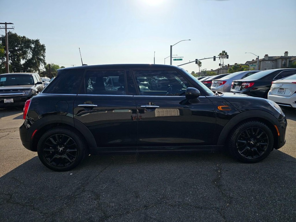 MINI Hardtop 4 Door Vehicle Full-screen Gallery Image 07