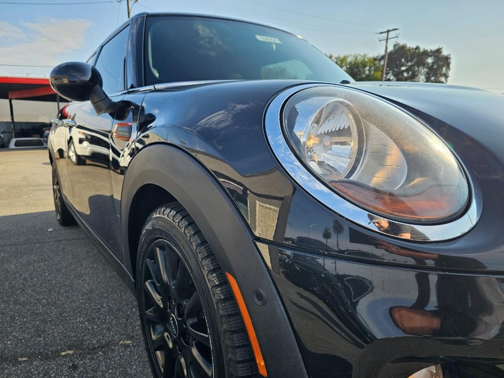 MINI Hardtop 4 Door Vehicle Full-screen Gallery Image 10