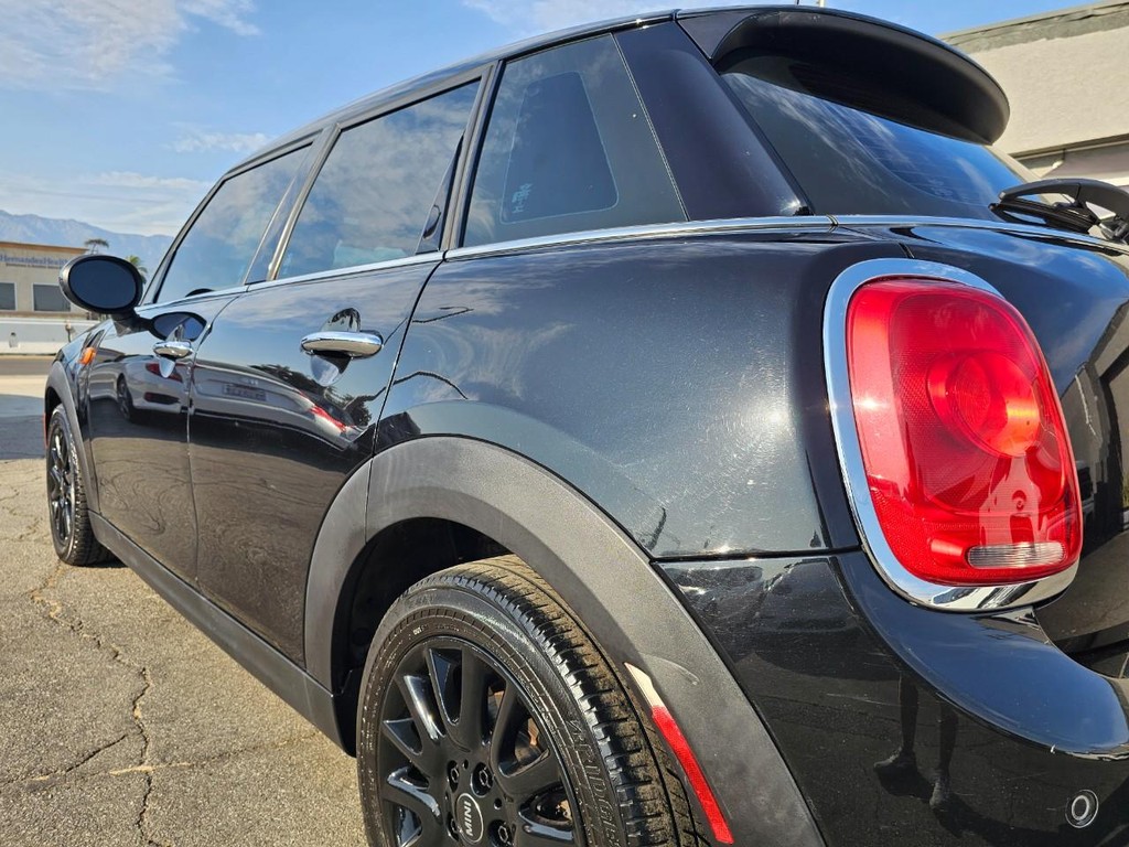 MINI Hardtop 4 Door Vehicle Full-screen Gallery Image 12