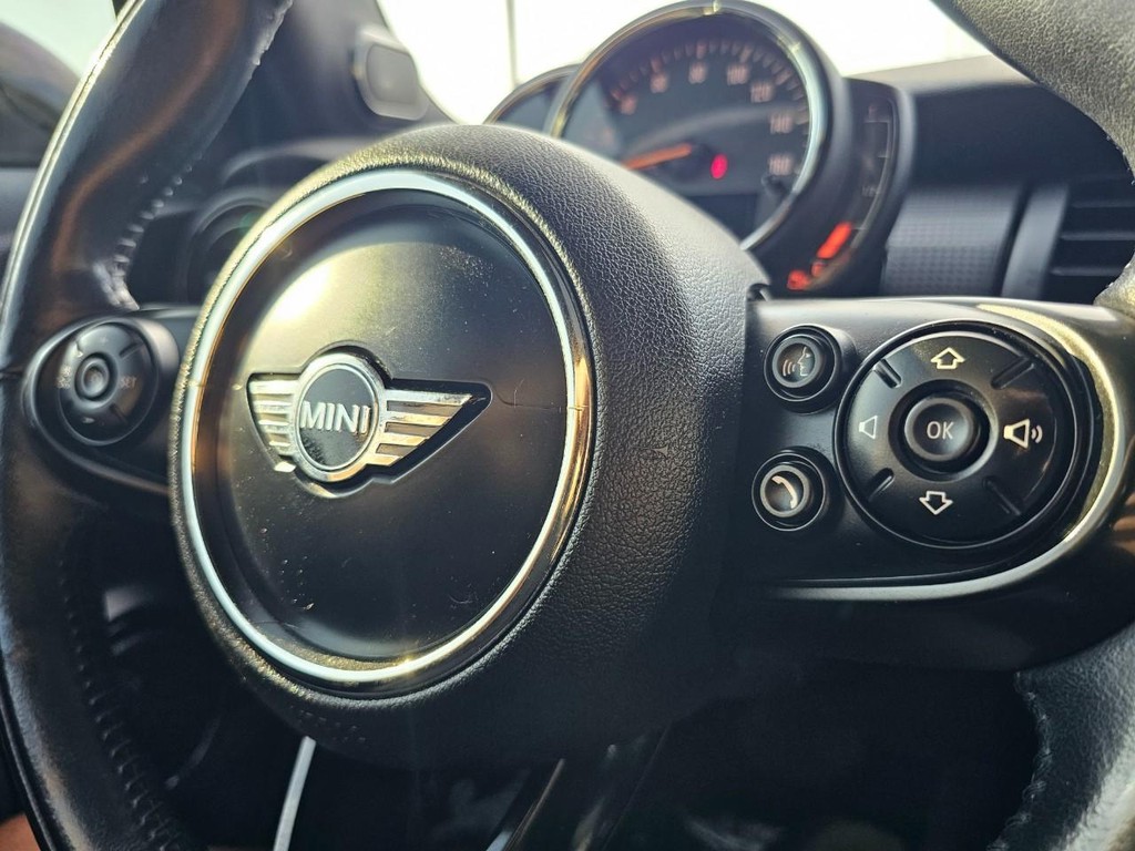 MINI Hardtop 4 Door Vehicle Full-screen Gallery Image 21