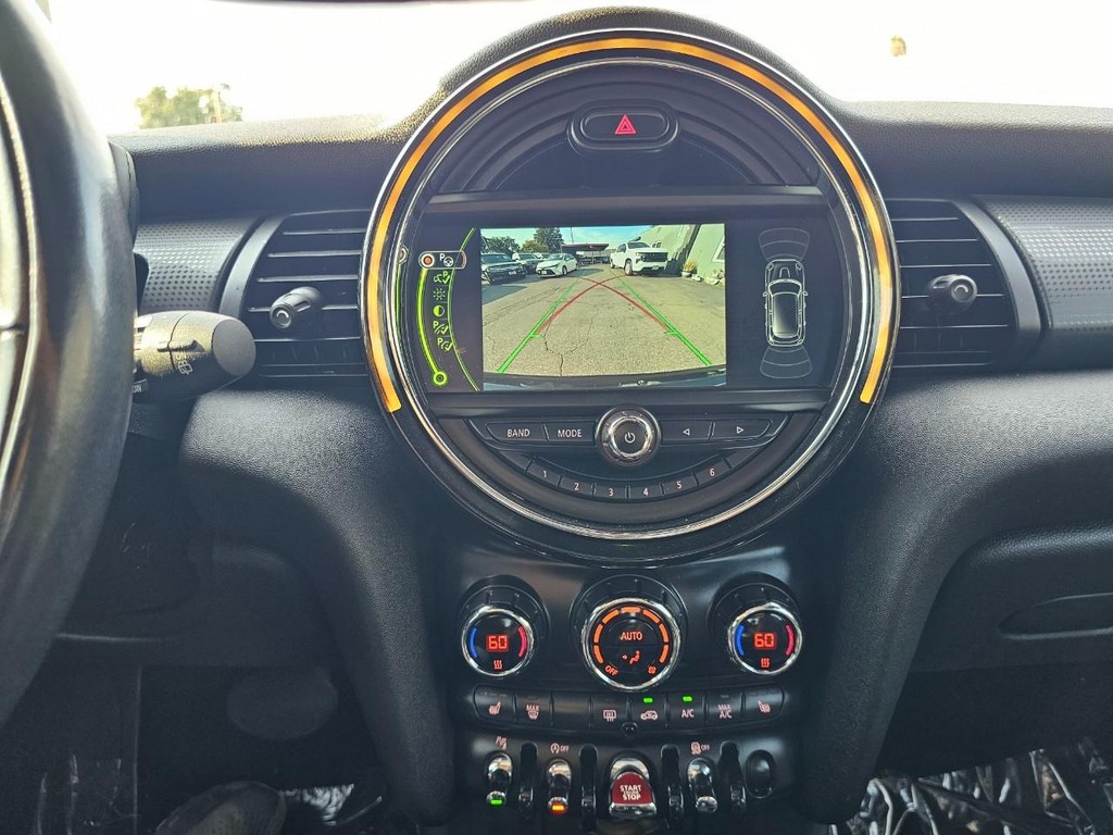 MINI Hardtop 4 Door Vehicle Full-screen Gallery Image 23