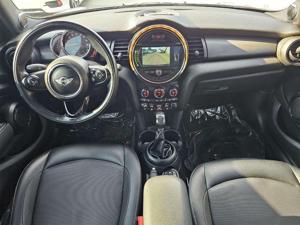 MINI Hardtop 4 Door Vehicle Full-screen Gallery Image 26