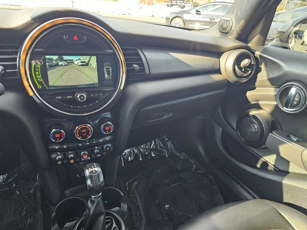 MINI Hardtop 4 Door Vehicle Full-screen Gallery Image 30