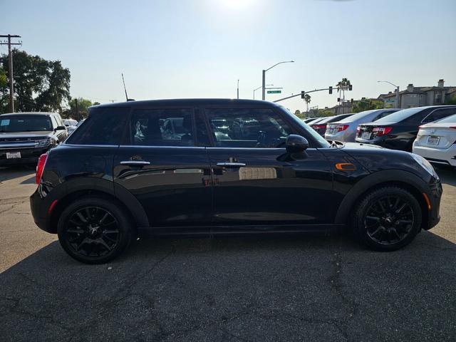 MINI Hardtop 4 Door Vehicle Full-screen Gallery Image 6