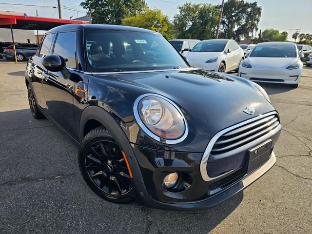 MINI Hardtop 4 Door Vehicle Full-screen Gallery Image 7