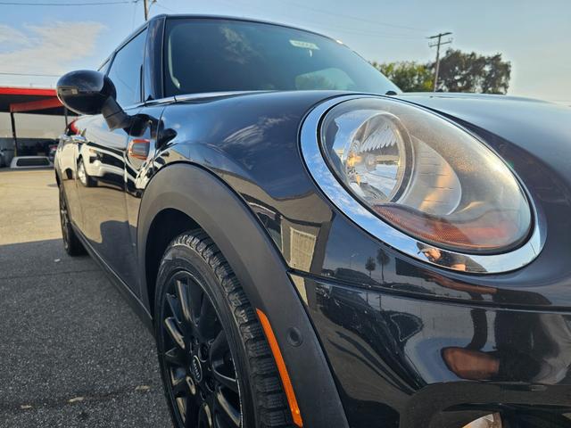 MINI Hardtop 4 Door Vehicle Full-screen Gallery Image 9