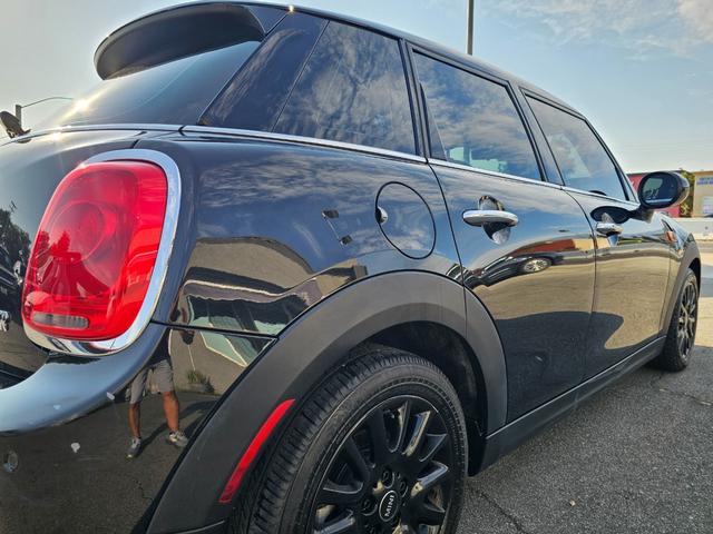 MINI Hardtop 4 Door Vehicle Full-screen Gallery Image 12