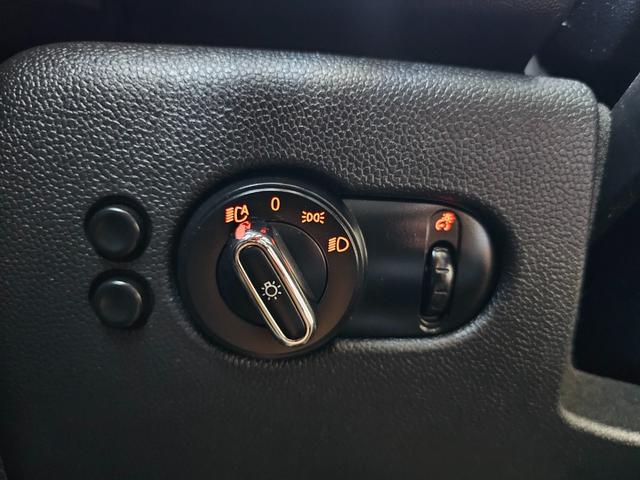 MINI Hardtop 4 Door Vehicle Full-screen Gallery Image 18