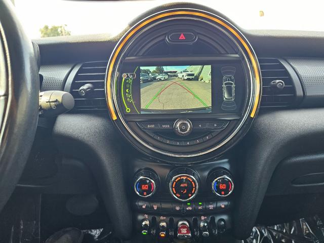 MINI Hardtop 4 Door Vehicle Full-screen Gallery Image 22