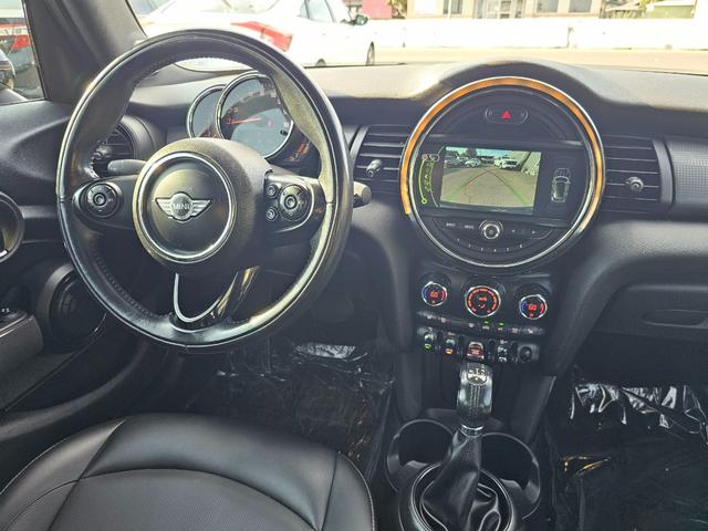 MINI Hardtop 4 Door Vehicle Full-screen Gallery Image 28