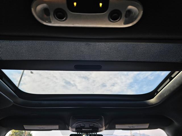 MINI Hardtop 4 Door Vehicle Full-screen Gallery Image 30