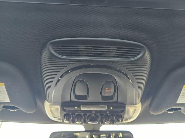 MINI Hardtop 4 Door Vehicle Full-screen Gallery Image 31