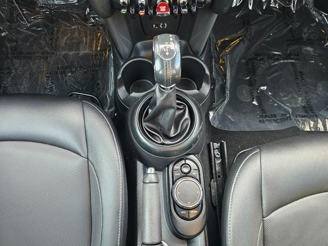 MINI Hardtop 4 Door Vehicle Full-screen Gallery Image 32