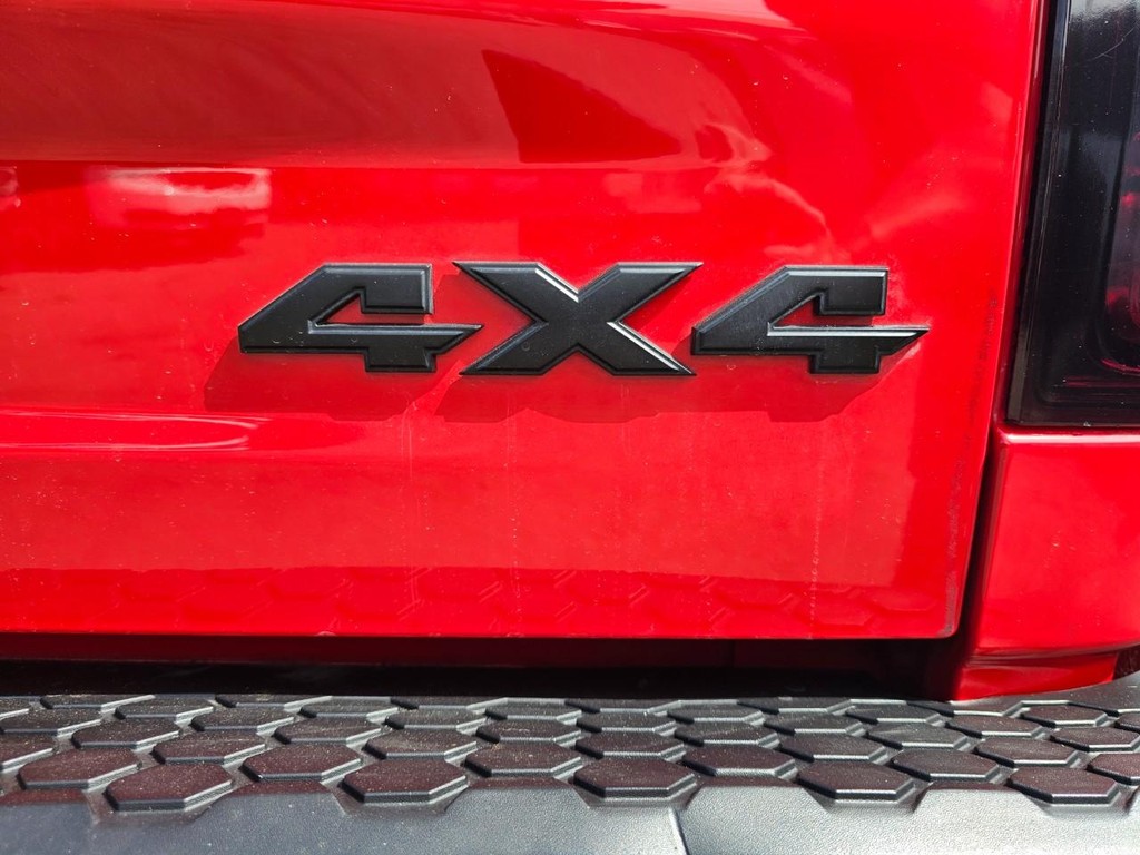 Ram 1500 Vehicle Full-screen Gallery Image 14
