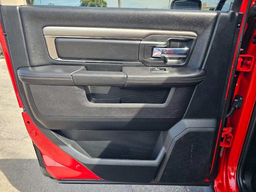Ram 1500 Vehicle Full-screen Gallery Image 29