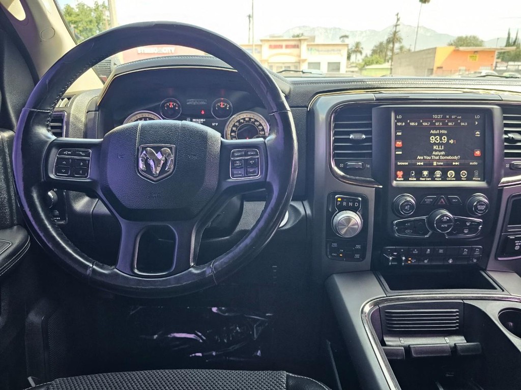 Ram 1500 Vehicle Full-screen Gallery Image 32