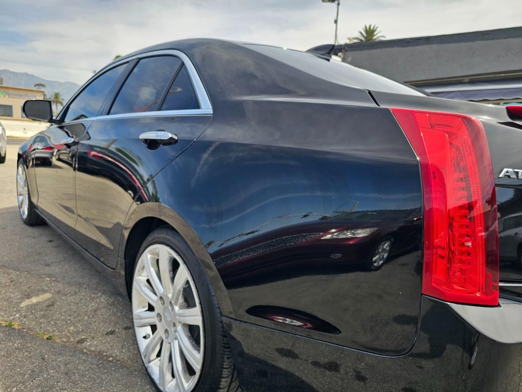 Cadillac ATS Sedan Vehicle Full-screen Gallery Image 12