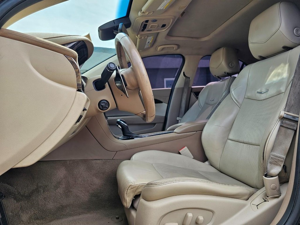 Cadillac ATS Sedan Vehicle Full-screen Gallery Image 16