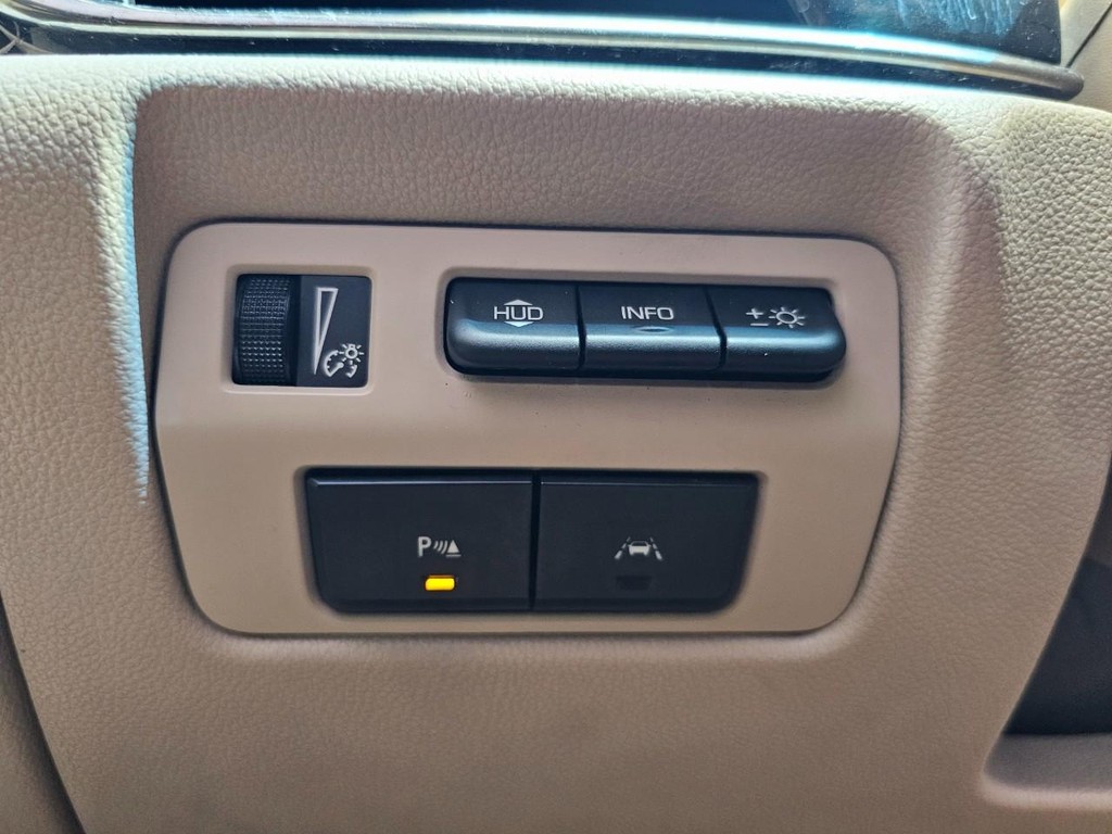 Cadillac ATS Sedan Vehicle Full-screen Gallery Image 17
