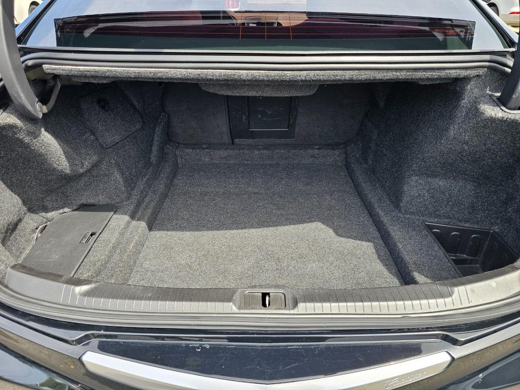 Cadillac ATS Sedan Vehicle Full-screen Gallery Image 36